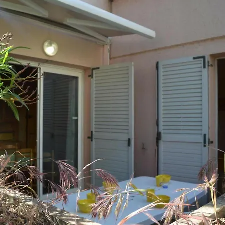 T2 Avec Terrasse, Proche - - Fr-1-225-78 Apartment
