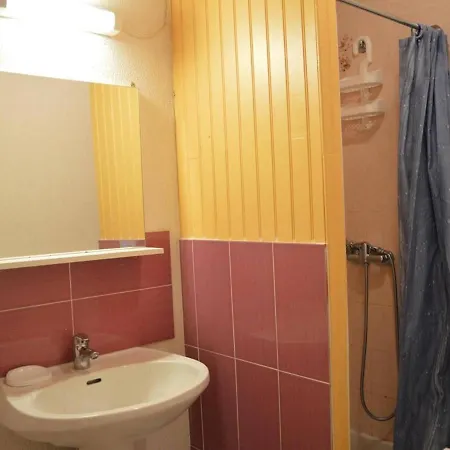 T2 Avec Terrasse, Proche - - Fr-1-225-78