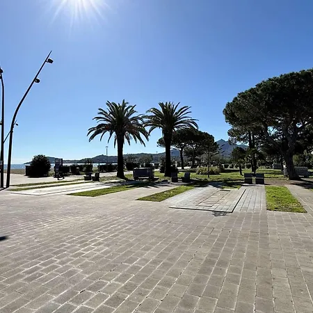 T2 Avec Terrasse, Proche - - Fr-1-225-78